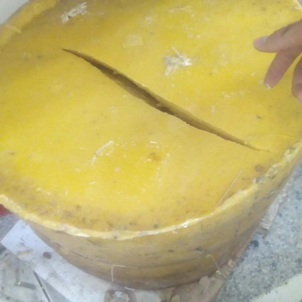 عسل طبیعی موم دار